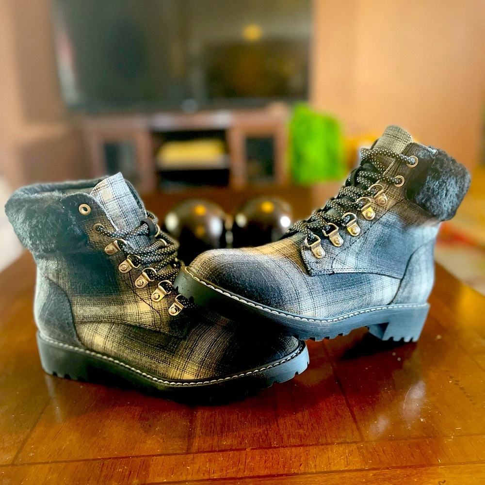 New Plaid Boots with fur around ankle size 8 Very comfortable and chic